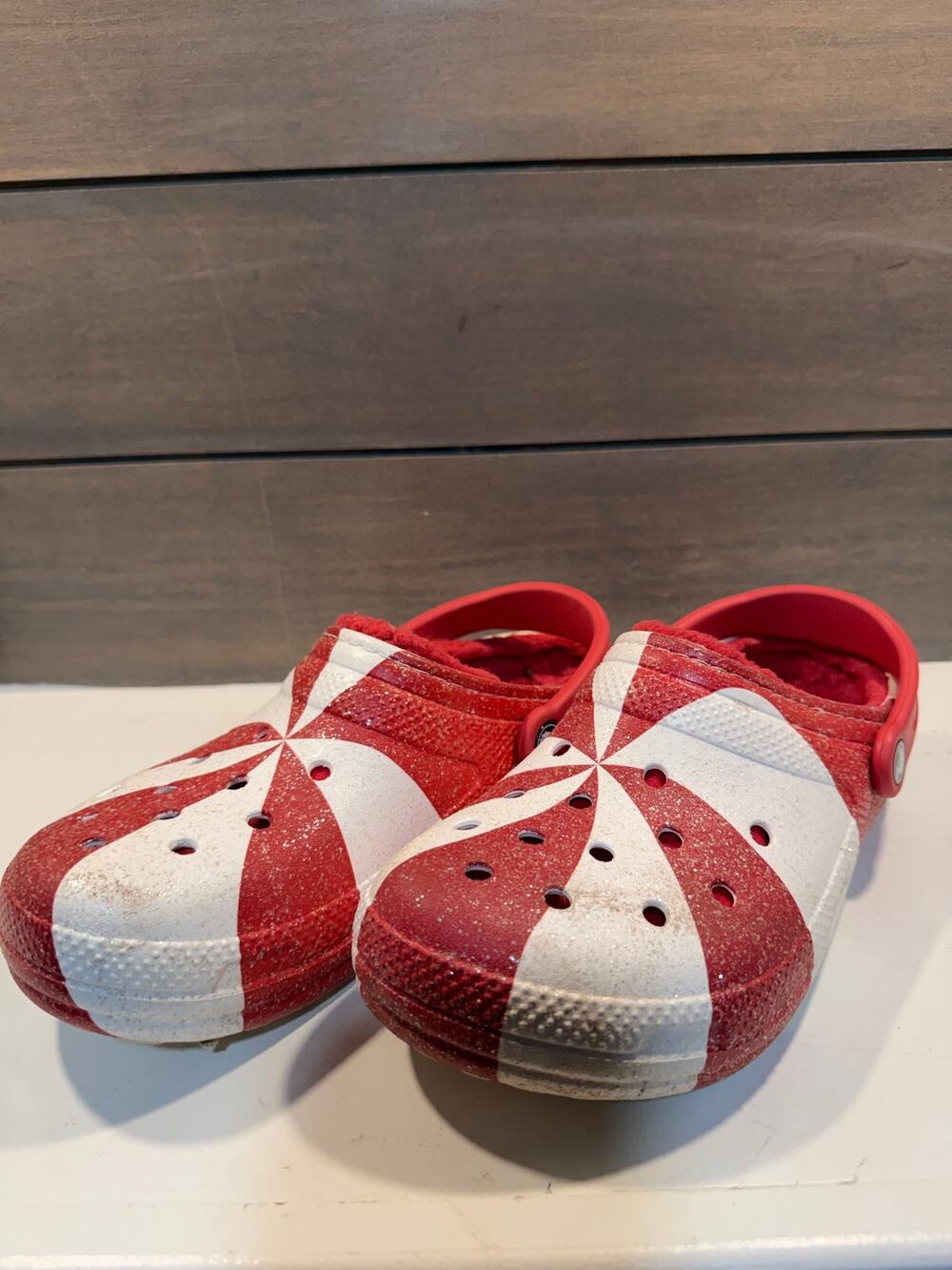 Crocs Lined Holiday Candy Cane Clogs Red White Sparkle Sz 7M/ 9W
